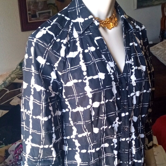 Express Design Black and White Large Fenced-Splat Pattern Size 12 Button up - Picture 1 of 6